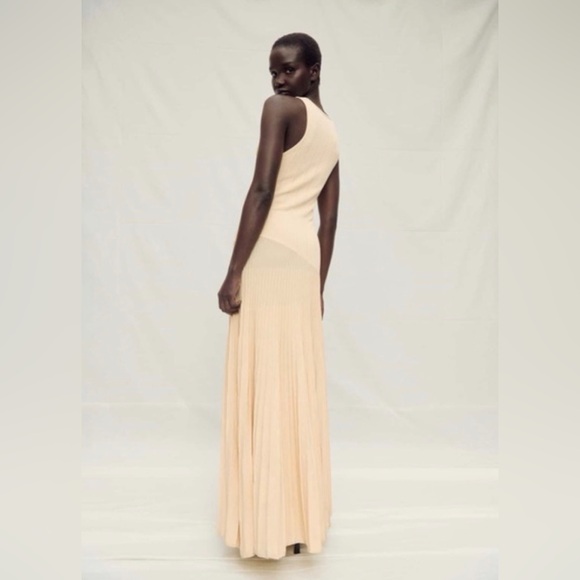 Beautiful Mango dress - Picture 4 of 11